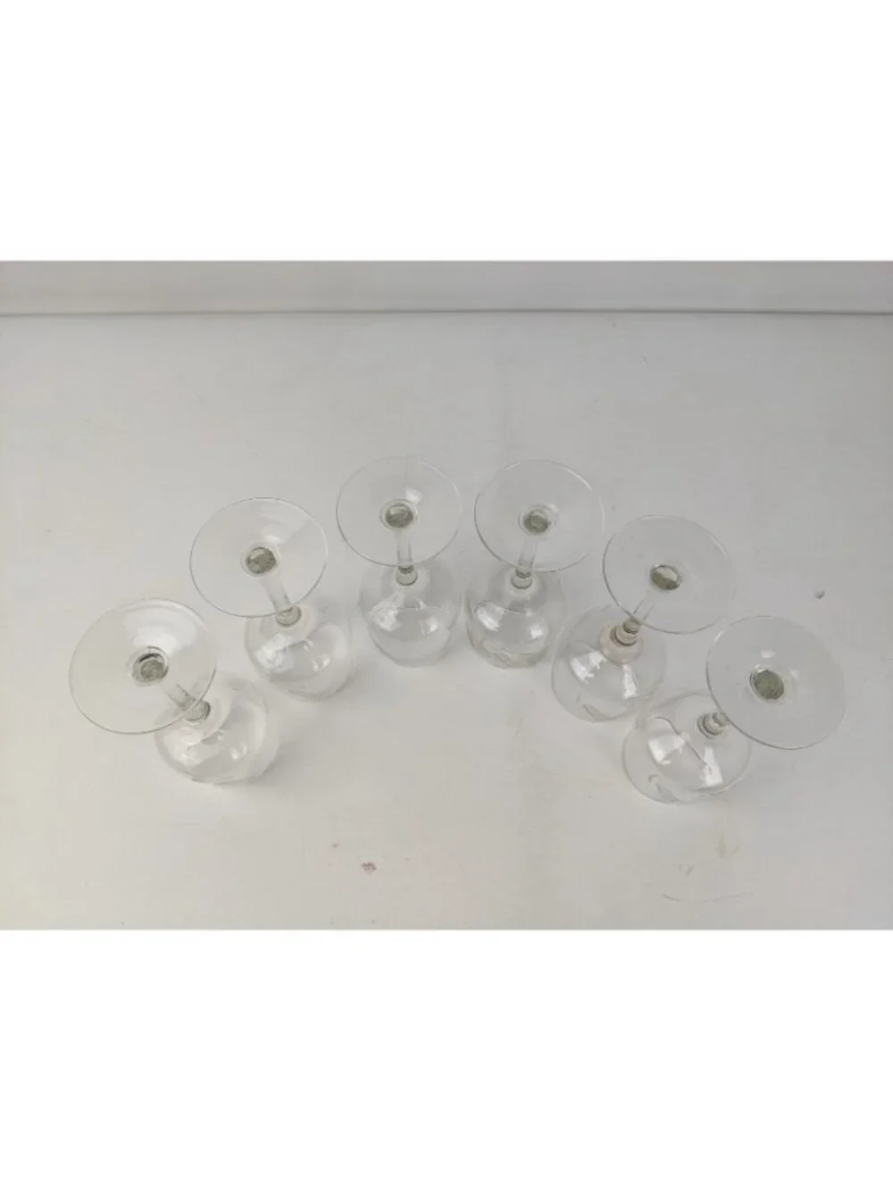 Unmarked set wine